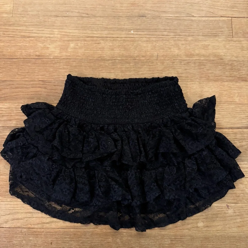 Sweet Society black ruffle lace mini skort size XS b17
